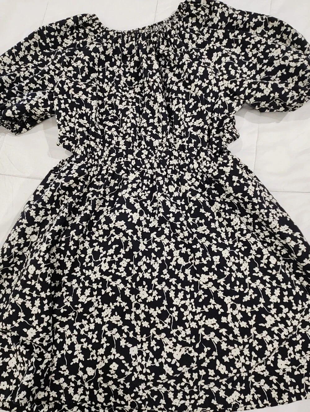 Old Navy Navy and White Floral Puff-Sleeve Dress